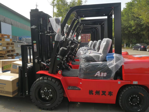 叉車轉(zhuǎn)向沉重？叫你這些方法排除！