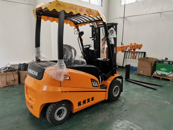 【叉車保養(yǎng)小知識(shí)】叉車電池怎樣加水才正確？